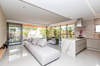 apartment em Rua Doutor Alexandre Gutierrez, Água Verde - Curitiba - PR