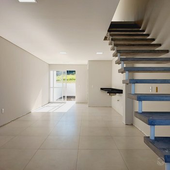 house em H, Serraria - São José - SC