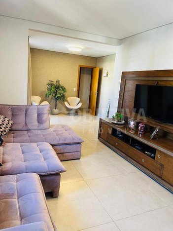 apartment em Avenida Alexandre Ribeiro Guimarães, Saraiva - Uberlândia - MG