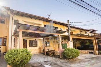 house em Avenida Edgar Pires de Castro, Hípica - Porto Alegre - RS