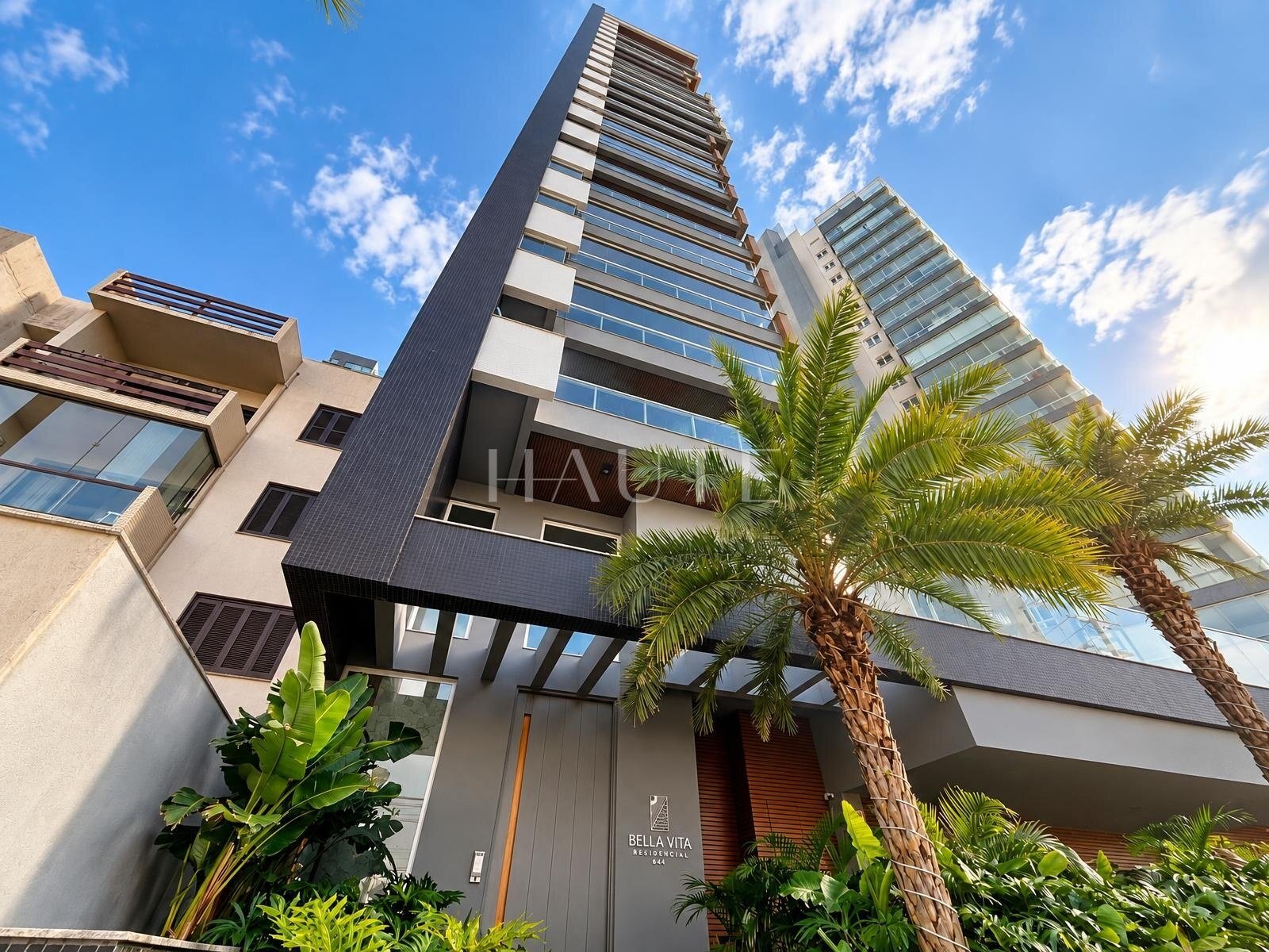 Apartamento 2 suítes com 2 vagas e 94m² no Bella Vita