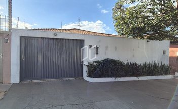 house em Avenida Alpheu Rodrigues Schiavon, Jardim Europa (Vila Xavier) - Araraquara - SP