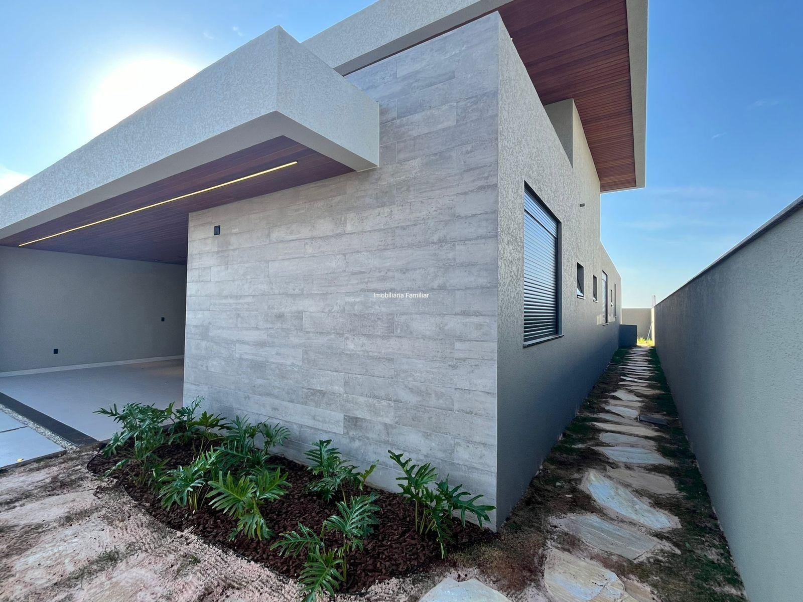 Lateral das 3 suítes com excelente ventilação e incidência solar