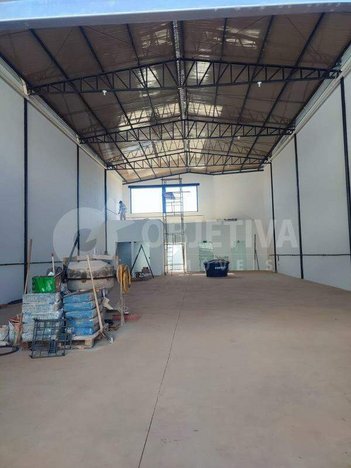 industrial em Rua Alfredo Bosi, Novo Mundo - Uberlândia - MG