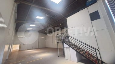 industrial em Rua Londres, Tibery - Uberlândia - MG