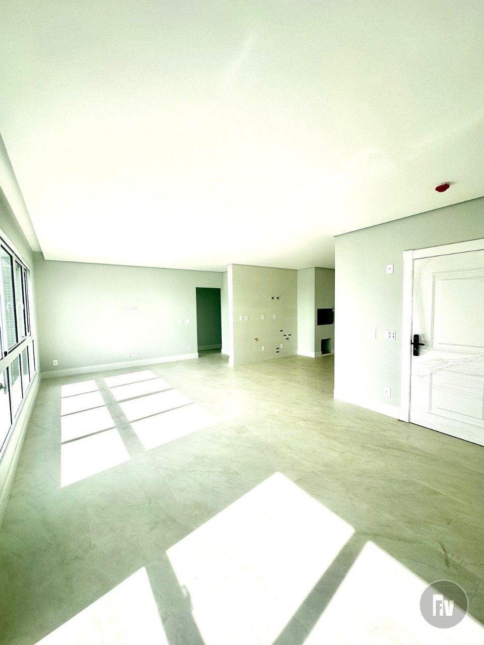 132 m² útil
2 banheiros
3 vagas
4 quartos
1 suíte
Vista panorâmica deslumbrante de toda a cidad