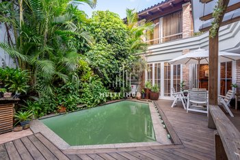 house em Avenida General Barreto Viana, Chácara das Pedras - Porto Alegre - RS