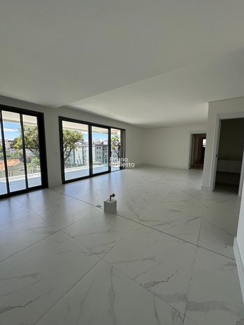 apartment em Rua Guilherme Pugsley, Água Verde - Curitiba - PR