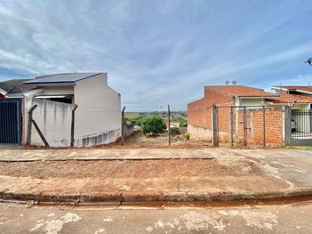 land_lot em Rua Pioneiro Alberto Biazon, Vila Marumby - Maringá - PR
