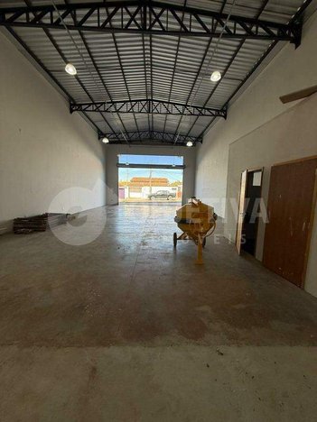 industrial em Rua Augusto Machado, Luizote de Freitas - Uberlândia - MG