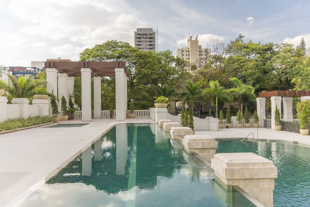 PISCINA COM RAIA DE 25 METROS