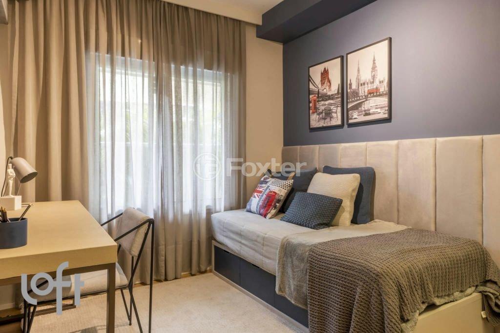 quarto-moderno-com-cama-de-casal-e-mesa-de-escritorio