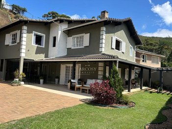 house em Estrada do Carangola, Carangola - Petrópolis - RJ