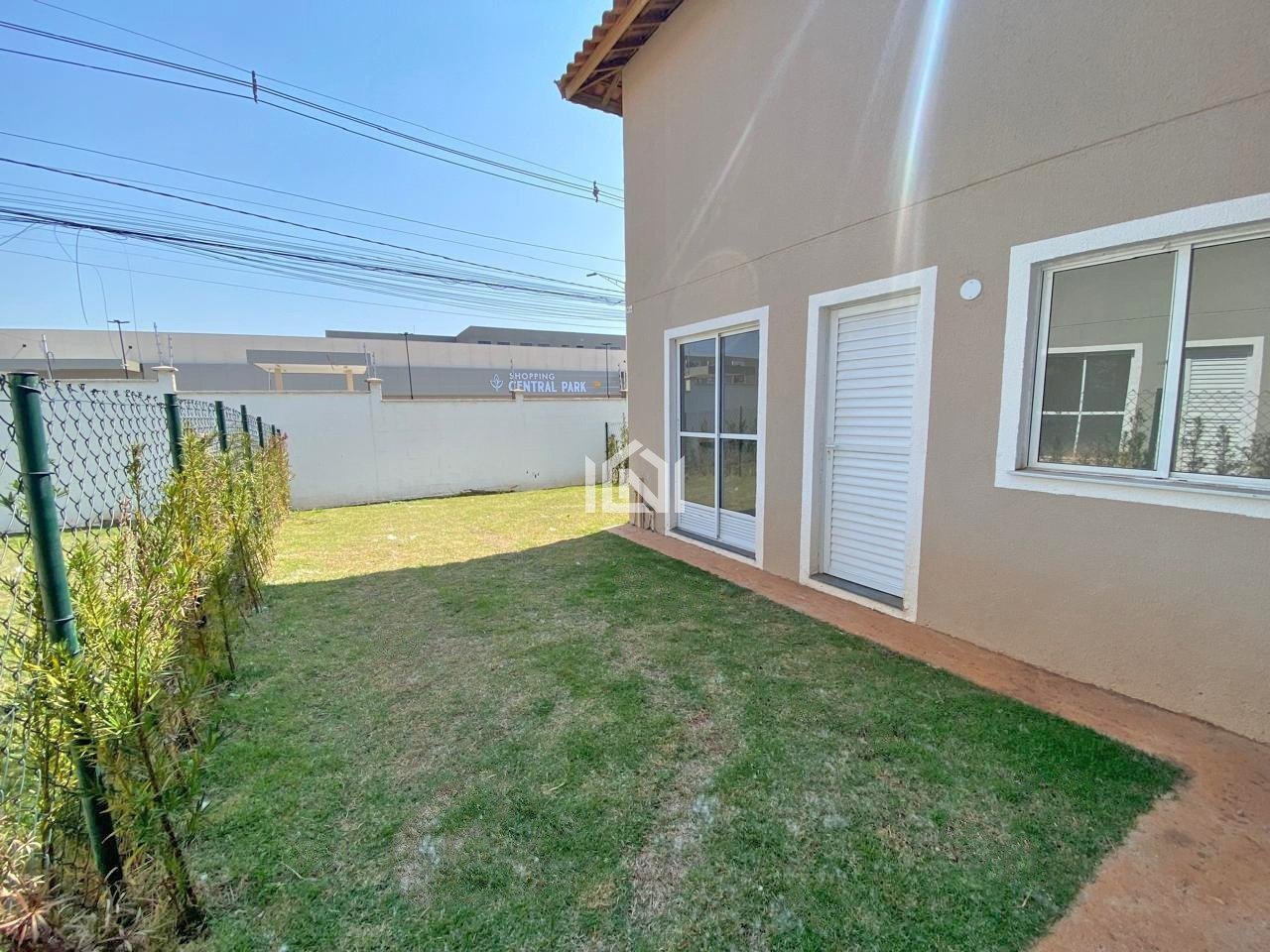 casa a venda no condominio encantada quintal