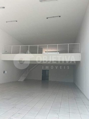 business em Avenida José Fonseca e Silva, Luizote de Freitas - Uberlândia - MG