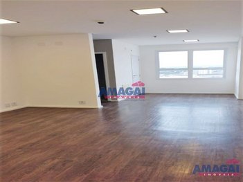 office em Rua Doutor Pompílio Mercadante, Centro - Jacareí - SP