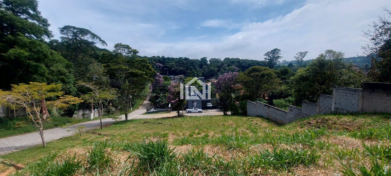 Terreno em aclive a venda no Condominio Itapark
