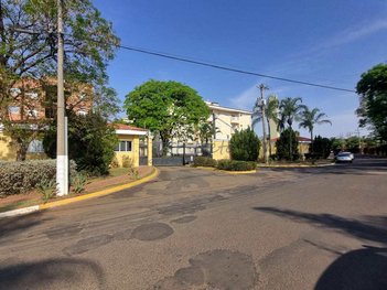 apartment em Avenida Tenente Olympio Guiguer, Vila Guilhermina - Pirassununga - SP