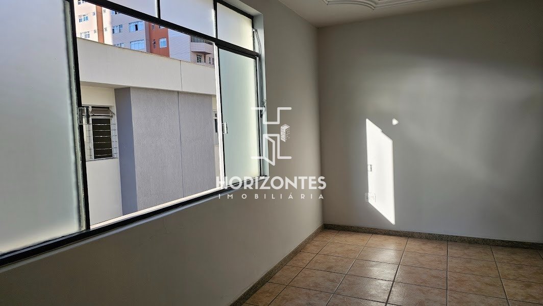SALA COM SOL DA TARDE