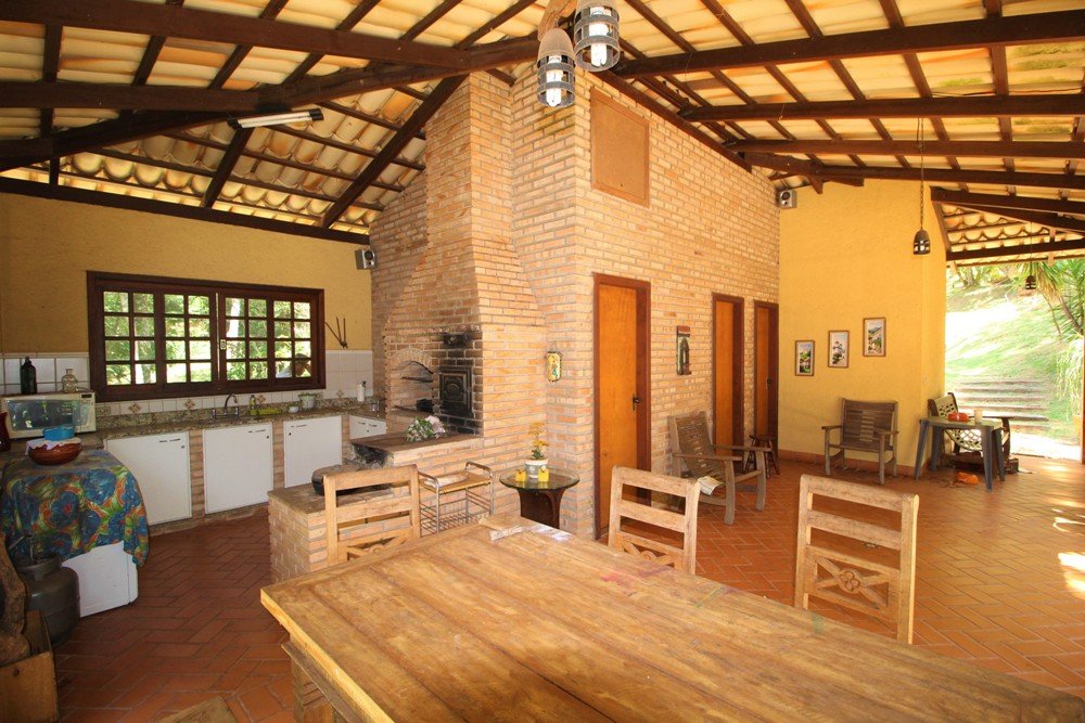 Casa Colonial em alvenaria com 2 pavimentos em 2 lotes com total de 2.000 m² no Condomínio Jardins-Brumadinho