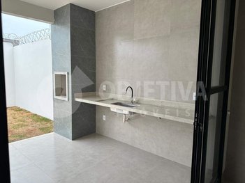 house em Rua Ferreira Gullar, Novo Mundo - Uberlândia - MG