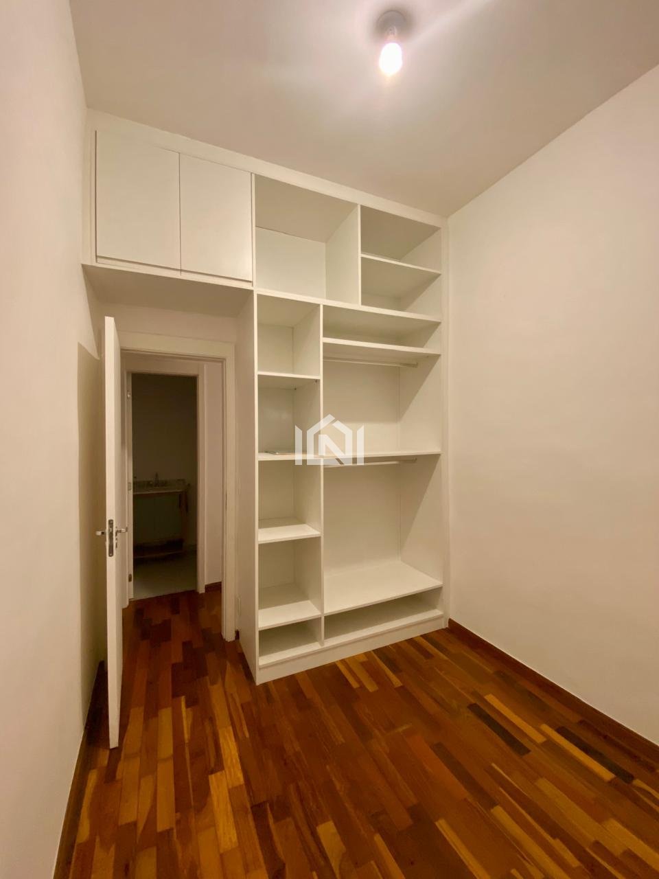 apartamento para locação no estilo granja viana club - suite com guarda roupa