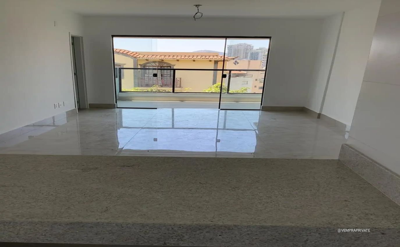 Sala de estar e varanda