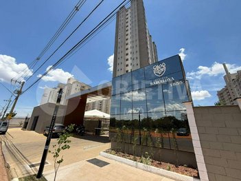 apartment em Avenida Vereador Carlito Cordeiro, Laranjeiras - Uberlândia - MG