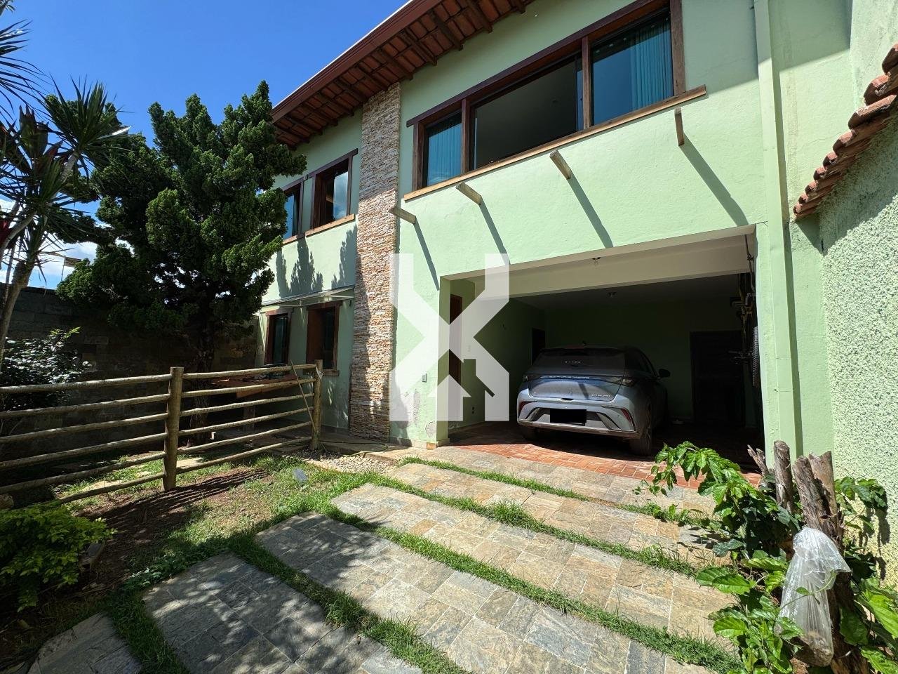 Casa com 5 quartos — Sagrada Família, Belo Horizonte