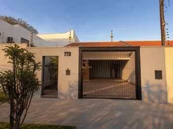 house em Rua Pioneiro Ângelo Bertoni, Jardim Higienópolis - Maringá - PR