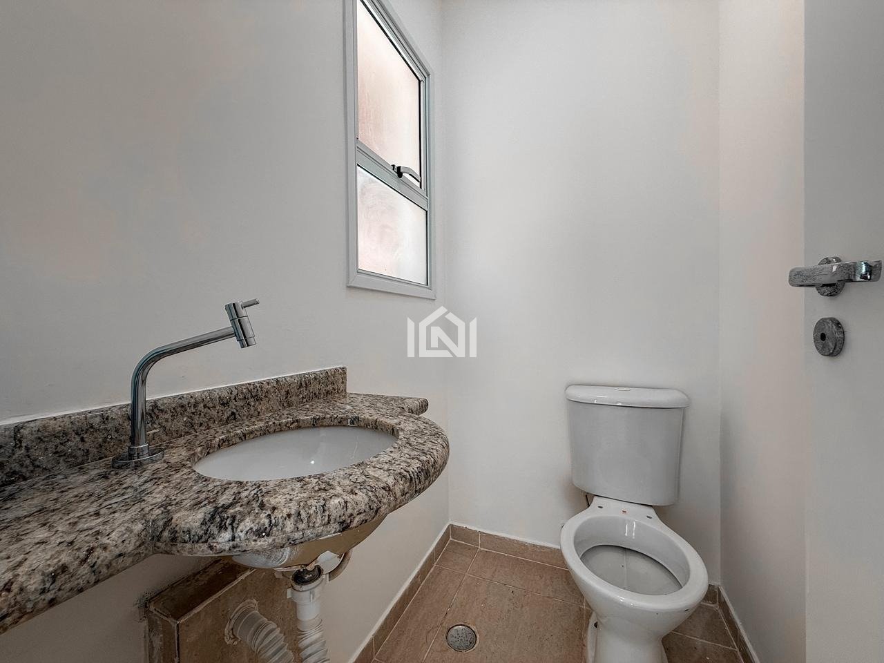 casa a venda no condominio mirante do jardim da gloria - lavabo