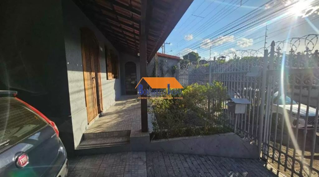 Casa com 3 quartos — Jardim Guanabara, Belo Horizonte