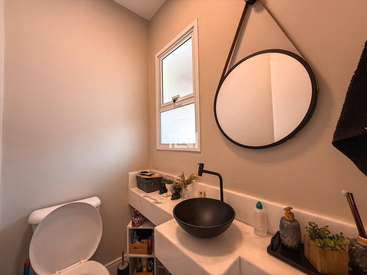 casa a venda no condominio mirante do jardim da gloria - lavabo