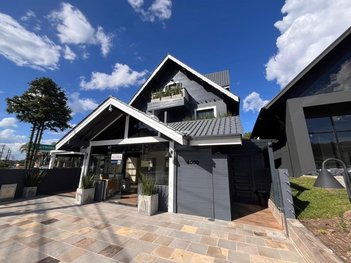 business em Avenida das Hortênsias, Avenida Central - Gramado - RS