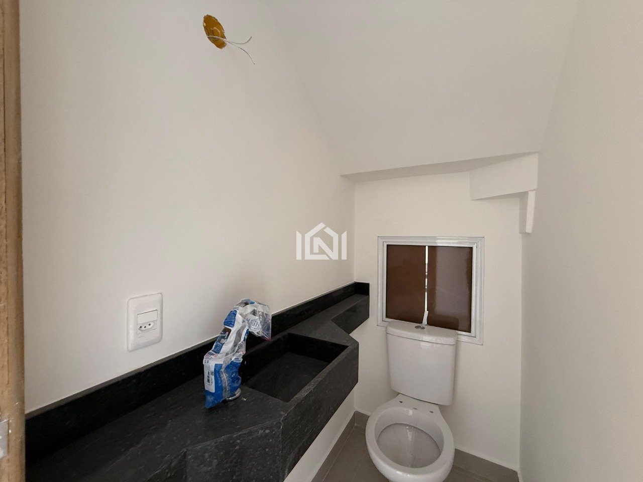 casa a venda no condominio villa deste - lavabo