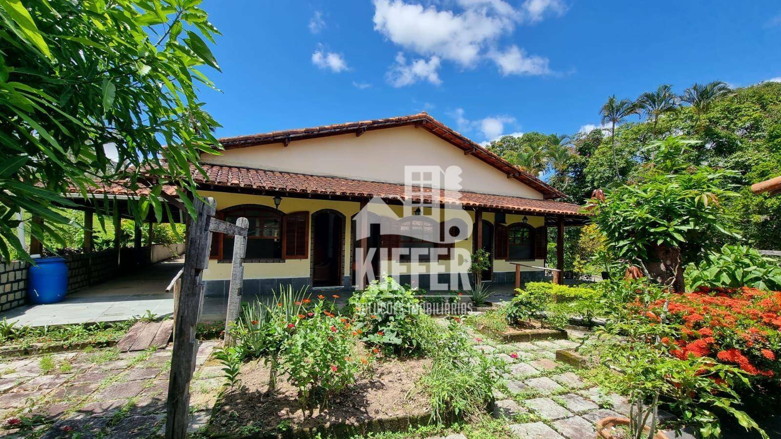 Fazenda com porteira fechada