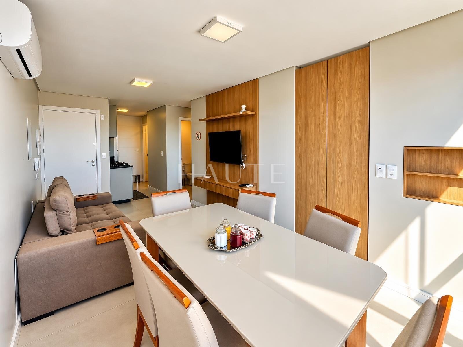 Apartamento 2 dormitórios (1 suíte) com 1 vaga no Giardino
