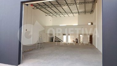 industrial em Avenida Ubirajara Zacharias, Novo Mundo - Uberlândia - MG