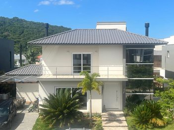 house em Rodovia Doutor Antônio Luiz Moura Gonzaga, Rio Tavares - Florianópolis - SC