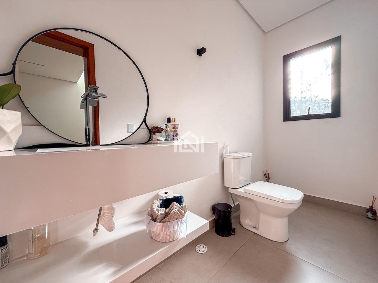 casa a venda no condominio parque das artes - lavabo