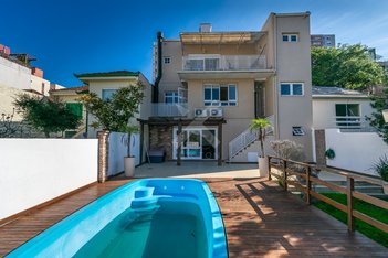 house em Rua Luzitana, Higienópolis - Porto Alegre - RS