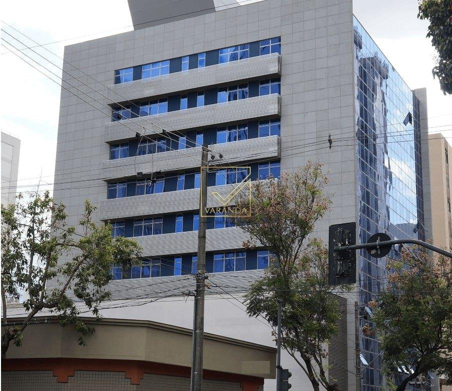 Excelente sala em prédio comercial com arquitetura moderna e sofisticada e padrão alto luxo à venda no bairro de Lourdes