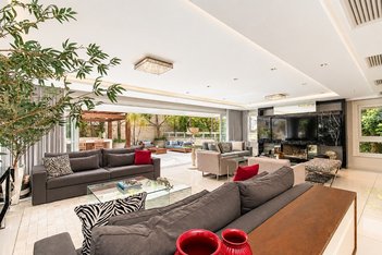 apartment em Avenida Luiz Manoel Gonzaga, Três Figueiras - Porto Alegre - RS