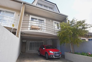 house em Rua Ivo Ferro, Uberaba - Curitiba - PR
