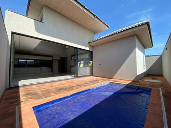 house em Praça Dois de Julho, Centro - Paratinga - BA