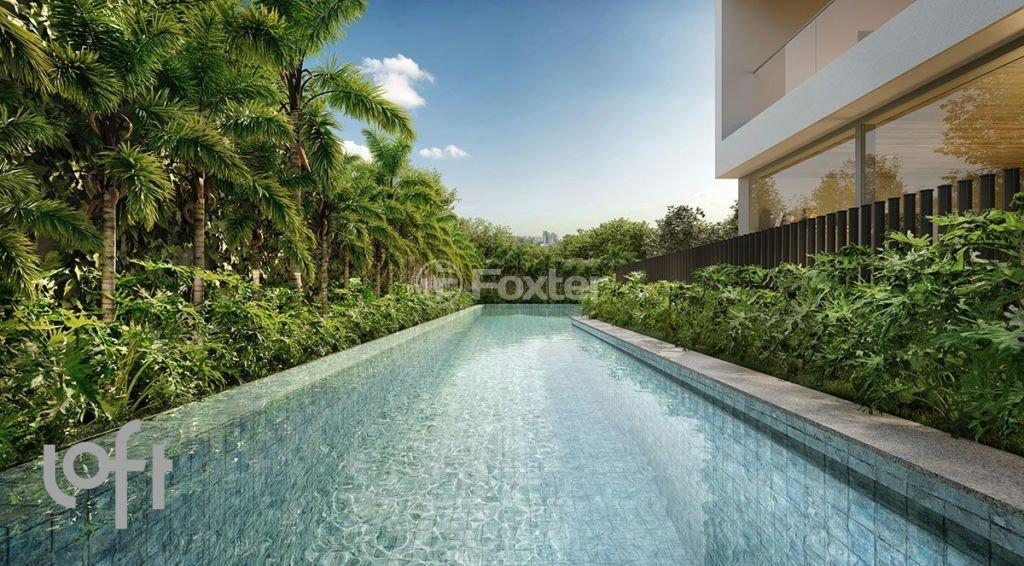 piscina-com-vegetacao-exuberante