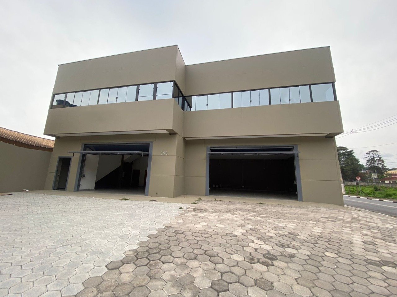 Salas comerciais para locação no centro de vargem grande paulista fachada