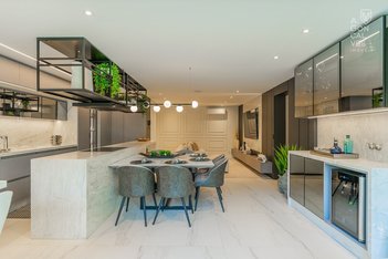 Apartamento em Rua Alferes Ângelo Sampaio, Mercês - Curitiba - undefined