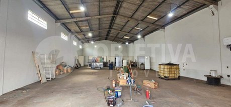 industrial em Avenida Rebelião Praieira, Nossa Senhora das Graças - Uberlândia - MG