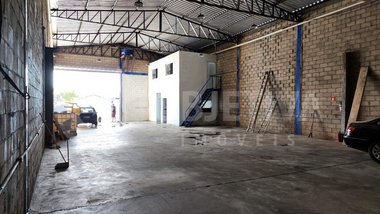 industrial em Avenida Alexandrino Alves Vieira, Santa Rosa - Uberlândia - MG